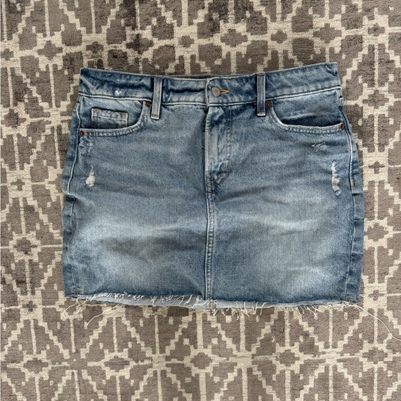 Old Navy Dresses & Skirts - EUC Old Navy Denim Mini Skirt Raw Hem Distressed Blue Jean 100% Cotton
